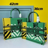 【Di0r Book Tote】多數人消費奢侈品牌首先想到的是買實用型的經典款