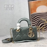 頭層，配禮盒CD橫款迷你【Lady D-Joy 】這款手袋凸顯 Lady系列标志