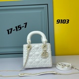 Lady獨家定制 Dior 三格磨砂新品立體淩格紋牛皮革翻蓋式手袋，搭配鍊條。