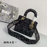 【Lady D 刺繡系列】M8002最新系列，汲取大量自然元素，色調貼近植被，