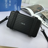 & RIMOWA 聯名限定款小行李箱子包來啦！自從Rimowα被巨頭收購，感覺檔