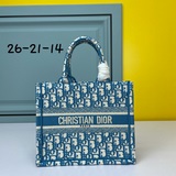 小號藍D刺繡26.5cmBOOK TOTE 手袋這款 Book Tote 手袋由