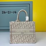 小號藍D刺繡26.5cmBOOK TOTE 手袋這款 Book Tote 手袋由