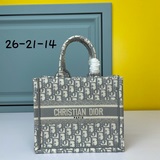 小號藍D刺繡26.5cmBOOK TOTE 手袋這款 Book Tote 手袋由