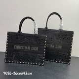 重手工皮雕藝術品 Dior 早春最新款 購物袋 單肩包官網系列 走秀款 全力打造