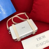 & RIMOWA 聯名限定款小行李箱子包來啦！自從Rimowα被巨頭收購，感覺檔
