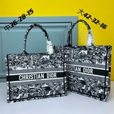 【Di0r Book Tote】多數人消費奢侈品牌首先想到的是買實用型的經典款