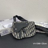 内設内碼，配盒子 Dio* r Homme 19ss馬鞍包 Saddle Ob