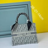 配絲巾 小號刺繡 Dior 早春最新款 購物袋 單肩包官網系列 走秀款 全力打