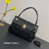 Dior21最新款手提袋  原版牛皮搭配全套對版五金打造。經典卡扣式開合設計風格