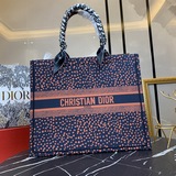 【配絲巾】 新花料 Dior 早春最新款 購物袋 單肩包官網系列 走秀款 全力