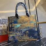 【配絲巾】   新花料 Dior 早春最新款 購物袋 單肩包官網系列 走秀款