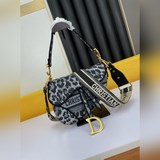 【高品質】Di0r Saddle馬鞍包重磅回歸複古回潮，di0r之前大火的馬鞍包