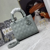 Di0r Ultra-matte  SO BLACK暗黑系的戴妃包連同五金