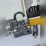 淺金【Lady D 刺繡系列】M8002最新系列，汲取大量自然元素，色調貼近植