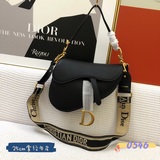 大號 尺寸：24.5 x 20 x 5 公分Be a classic with