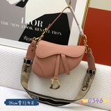 大號 尺寸：24.5 x 20 x 5 公分Be a classic with