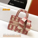 配送絲巾(絲巾随機搭配)【Di0r Book Tote】多數人消費奢侈品牌首先