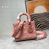 Lady獨家定制 Dior 五格磨砂新品立體淩格紋牛皮革翻蓋式手袋，搭配鍊條。U