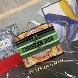 【】迪奧DIOR老花料刺繡2023最火化妝包出貨-超大容量可以放超級多的東西出門