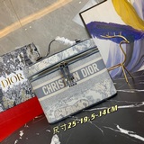 【】迪奧DIOR老花料刺繡2023最火化妝包出貨-超大容量可以放超級多的東西出門