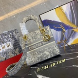 配肩帶【Lady 菱格系列】Di.0r 最新系列，汲取大量自然元素，色調貼近植被