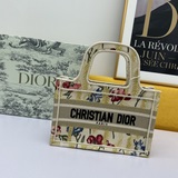 配送絲巾(絲巾随機搭配)【Di0r Book Tote】多數人消費奢侈品牌首先
