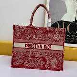 【Di0r Book Tote】多數人消費奢侈品牌首先想到的是買實用型的經典款
