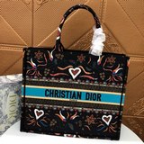 dior 早春最新款 購物袋 單肩包官網系列 走秀款 全力打造精緻優雅心備佳品