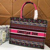 Dior 早春最新款 購物袋 單肩包官網系列 走秀款 全力打造精緻優雅心備佳品
