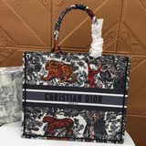 新花料 Dior 早春最新款 購物袋 單肩包官網系列 走秀款 全力打造精緻優雅