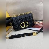 Dior 琏條五格新款藤格紋小羊紋皮購，内裡配羊筋，搭配肩背琏條，淡金色金屬配飾
