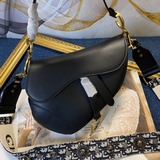 【配精品禮盒】大號 尺寸：24.5 x 20 x 5 公分be a classi