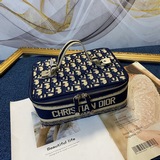 【高品質】迪奧DI OR 最火化妝包出貨-化妝包+手包+三折零錢，出了日常凹造型