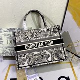 【原單】中號【Di0r Book Tote】多數人消費奢侈品牌首先想到的是買實