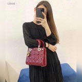 配絲巾（lady  dior） 漆皮 字母肩帶   四格漆皮手袋包面縫紉的菱格