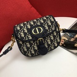 迪奧豆腐包 Dior BOBBY 2023早秋新款複古包，複古老花的紋路，硬挺的