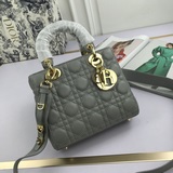 配絲巾（lady  dior） 字母肩帶   四格手袋包面縫紉的菱格紋被世人所