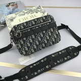 【dior 配專櫃禮盒】 經典系列，強勢推出！dior新任設計師kim jone