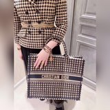 【原版刺繡原版品質】Dior 早春最新款 購物袋 單肩包官網系列 走秀款 全力打