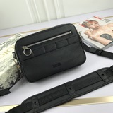 【dior 配專櫃禮盒】 經典系列，強勢推出！dior新任設計師kim jone