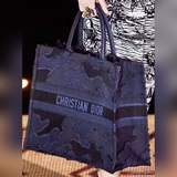 【爆款原單貨】Di0r Book Tote多數人消費奢侈品牌首先想到的是買實用型