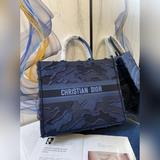 【爆款原單貨】Di0r Book Tote多數人消費奢侈品牌首先想到的是買實用型