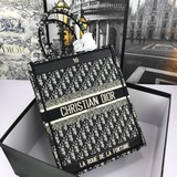 刺繡撲克款 dior 早春最新款 購物袋 單肩包官網系列 走秀款 全力打造精緻