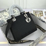 配肩帶【lady 刺繡菱格系列】di.0r 最新系列，汲取大量自然元素，色調貼近