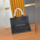 重手工皮雕藝術品 dior 早春最新款 購物袋 單肩包官網系列 走秀款 全力打造