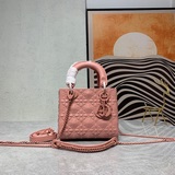 Lady獨家定制 Dior 三格磨砂新品立體淩格紋牛皮革翻蓋式手袋，搭配鍊條。U