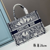 【Di0r Book Tote】多數人消費奢侈品牌首先想到的是買實用型的經典款