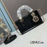 頭層，配禮盒CD橫款迷你【Lady D-Joy 】這款手袋凸顯 Lady系列标志