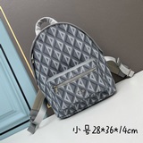 dior oblique新款雙肩包延用 marc bohan 自1967年設計的